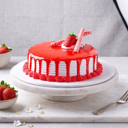 Strawberry Bliss Cream Cake (1/2 Kg)