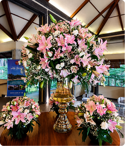 Pink and white bouquet arrangement