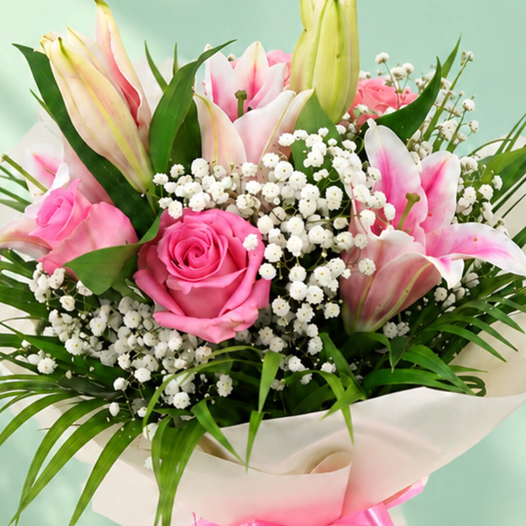 7-stem bouquet of pink lilies and roses with delicate gypso flowers and green leaves
