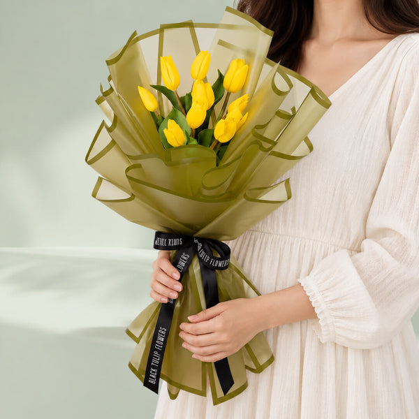 Golden Glow – 10 Stem Yellow Tulips