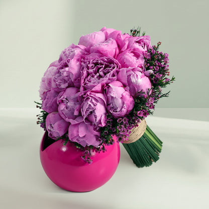 Elegant Wedding Queen flower arrangement with fresh white blooms for a sophisticated wedding celebration