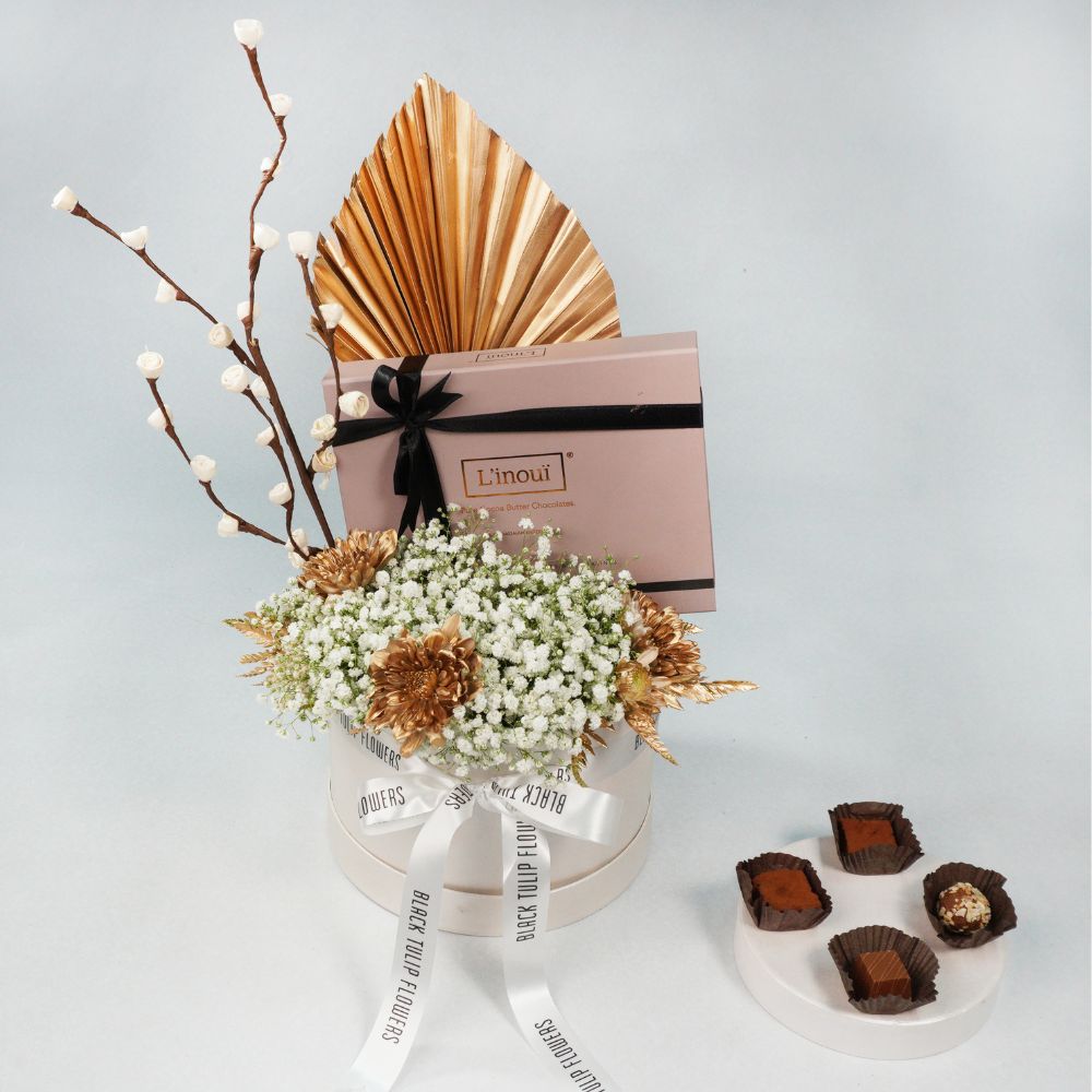 Buy Mother's day special Balloon and flower gift box online | Hangout Cakes  and Gourmet Foods